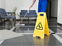 Limpiezas Ben – Fet persona limpiando sala de espera
